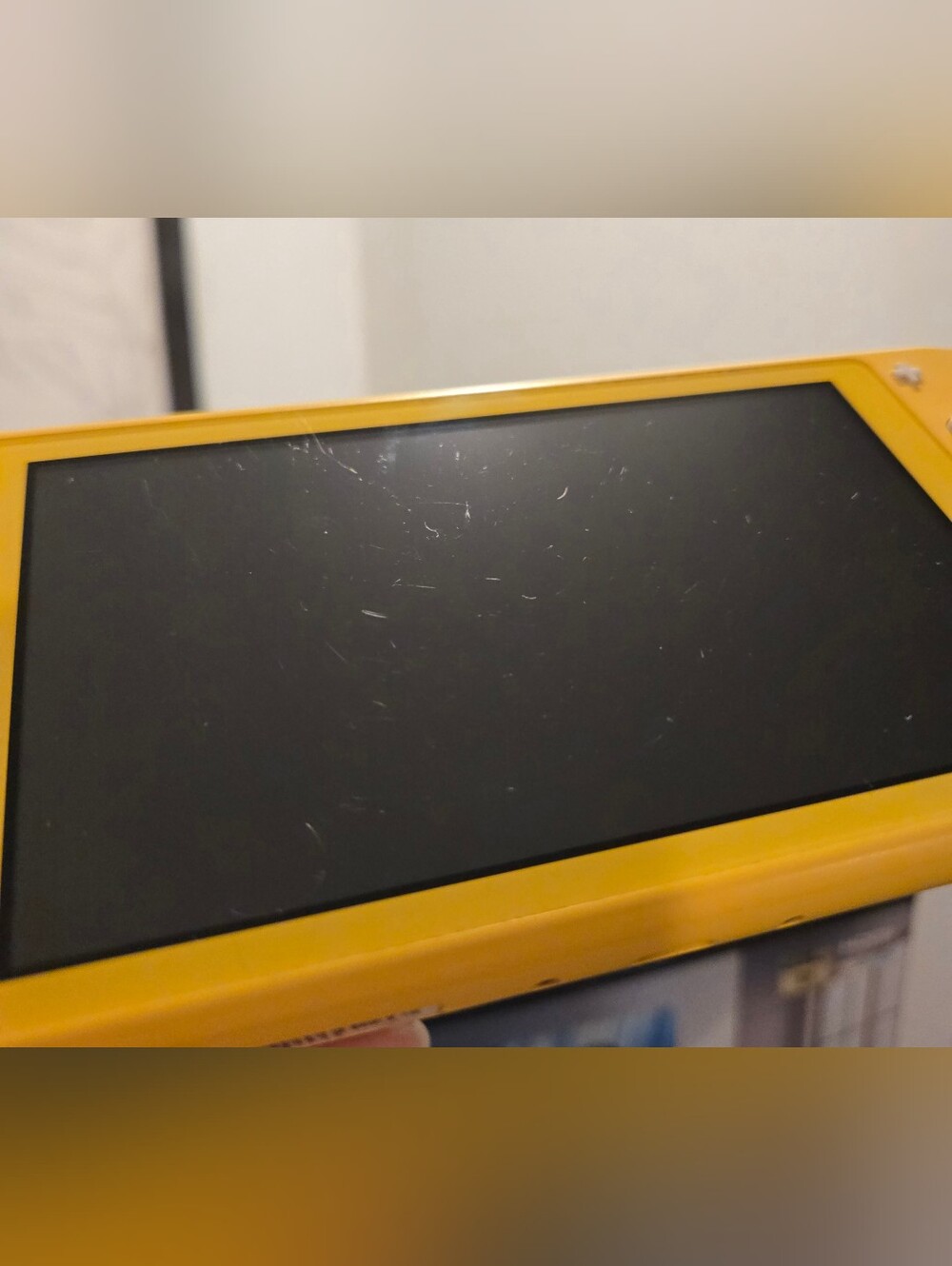 Pre-Owned Nintendo Switch Lite In Yellow With Charger - Picture 7 of 7
